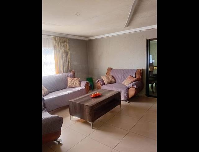 4 BEDROOM HOUSE FOR SALE IN GELUKSDAL